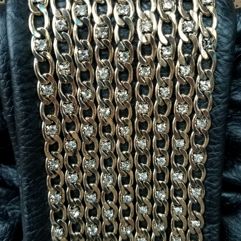 Beautiful Metal Chain Clutch - Picture 2 of 5